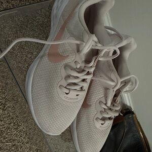 Nike Women Revolution 6 - US 7